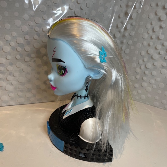 Monster High ⚡️Frankie Stein Doll Head for Hair Styling - Picture 6 of 13